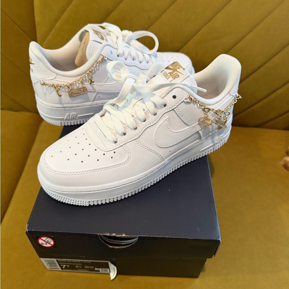 Nike Air Force 1’s ‘07 LX